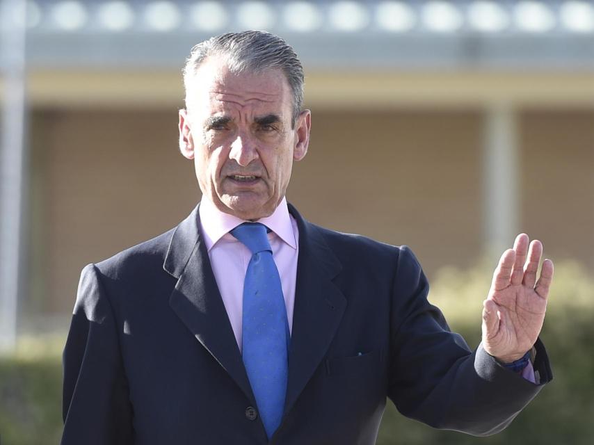 Mario Conde saliendo de la cárcel de Soto del Real para ir a la comunión de su nieto