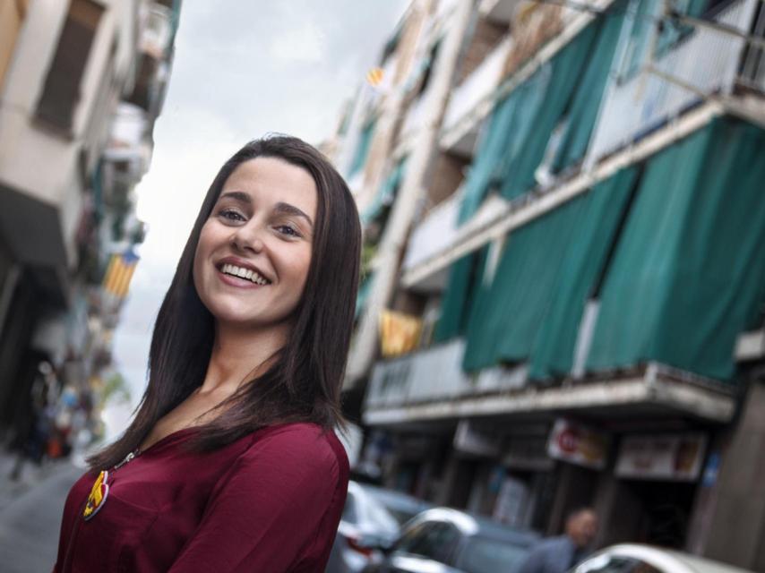 Inés lleva en secreto los preparativos de la boda