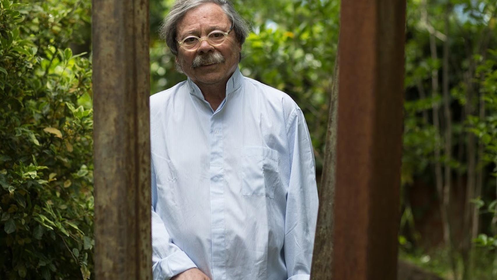 Alberto Corazón en su casa.