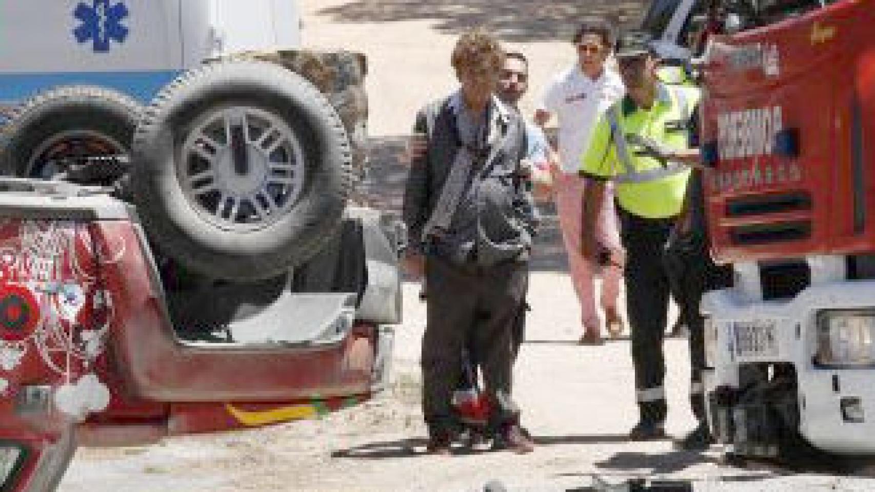 Quintero observa el estado en el que ha quedado su coche