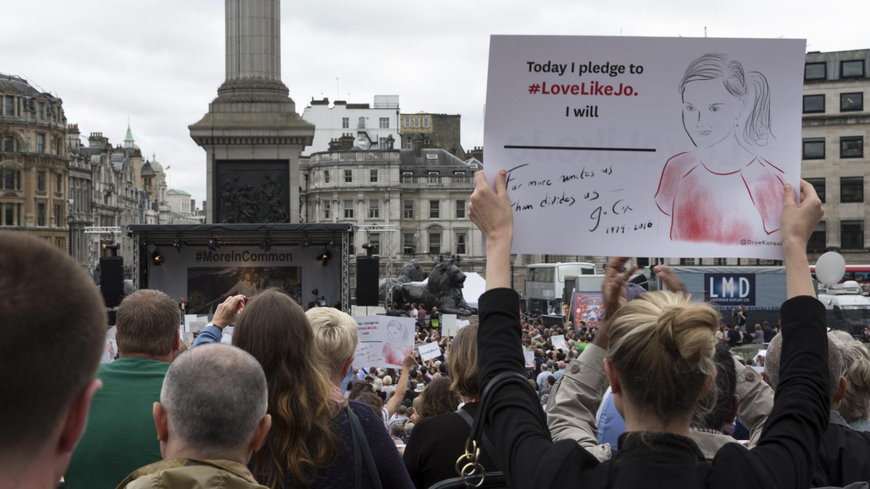Acto en memoria de Jo Cox en la céntrica Trafalgar Square.
