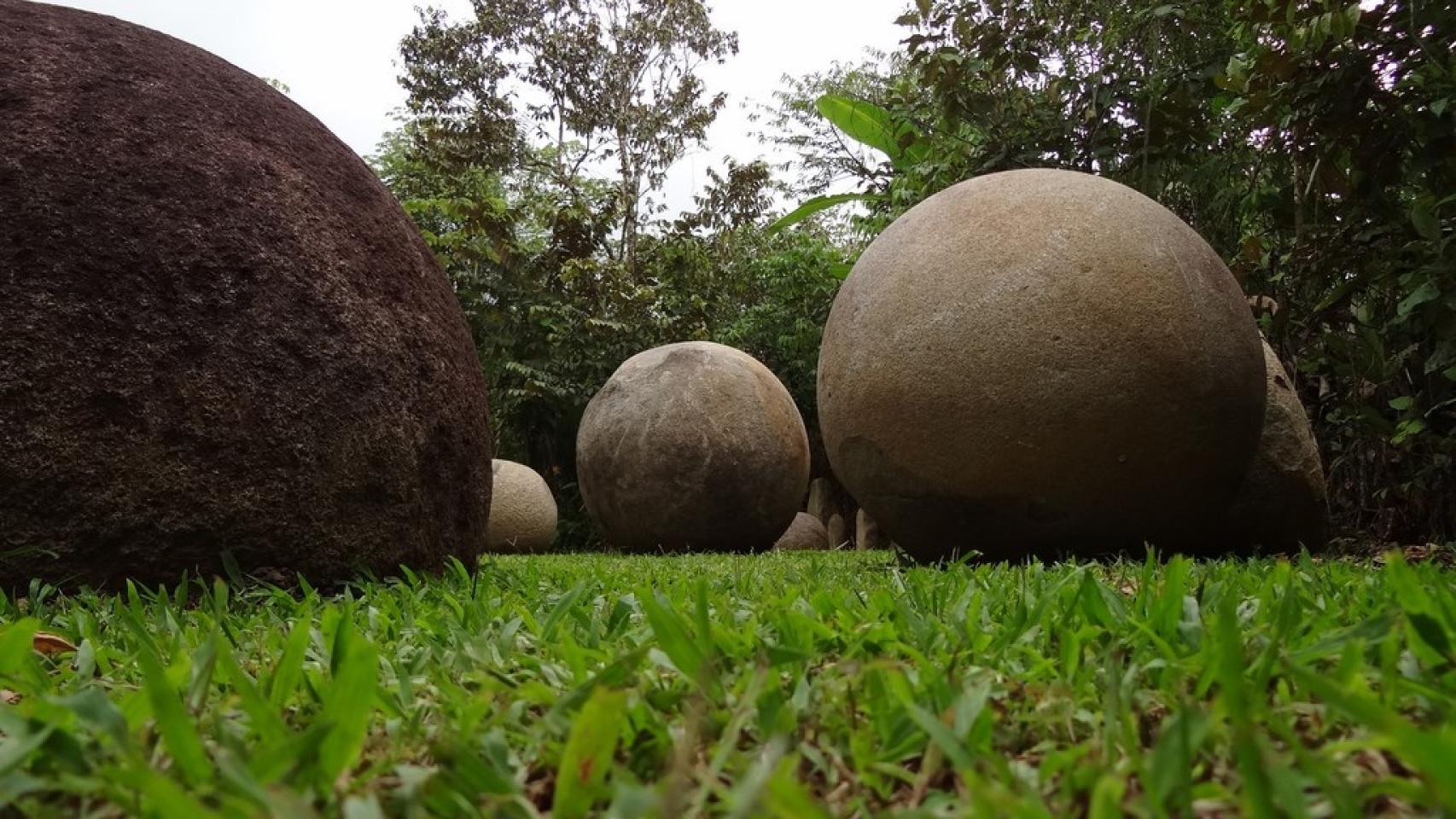 Esferas precolombinas en el Museo Finca 6, en Palmar Norte