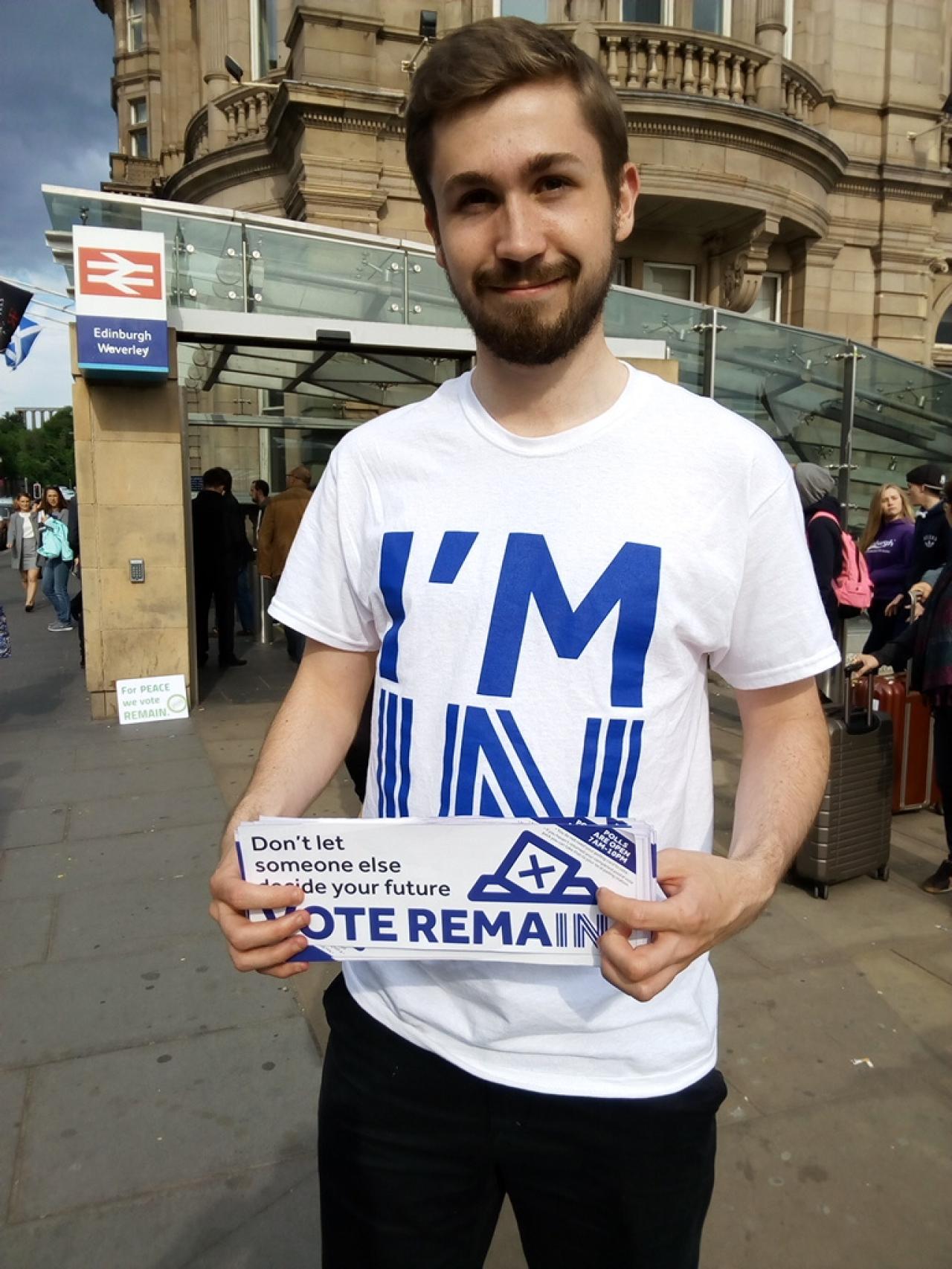 Patrick es voluntario de la campaña europeísta.