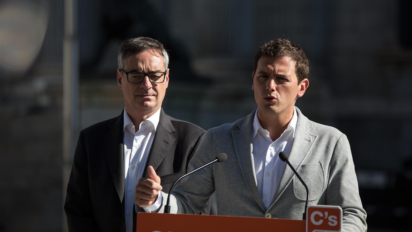 Rivera y Villegas, frente al Congreso.