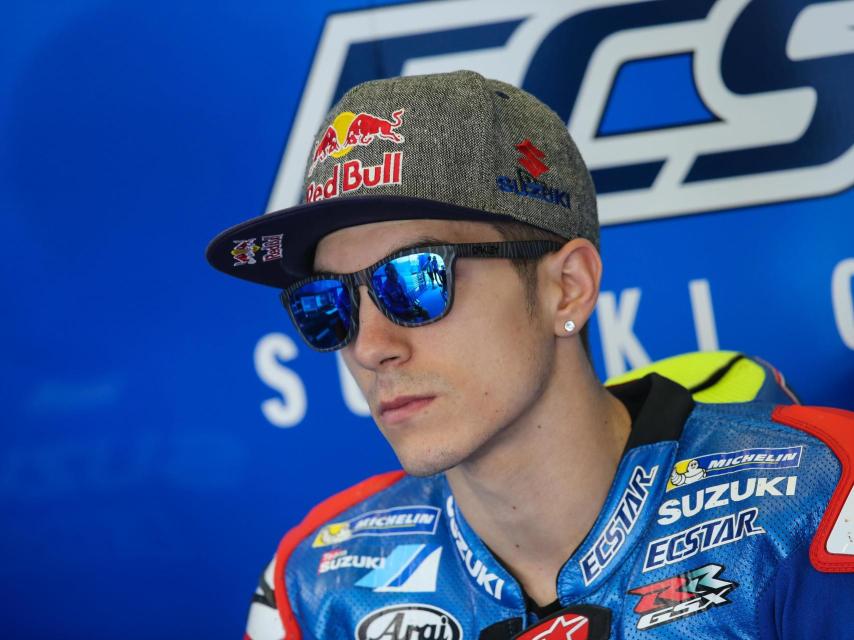 Maverick Viñales posa para Suzuki Ecstar.