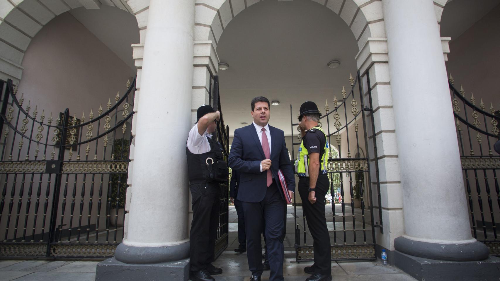 Picardo, saliendo de las dependencias gubernamentales.