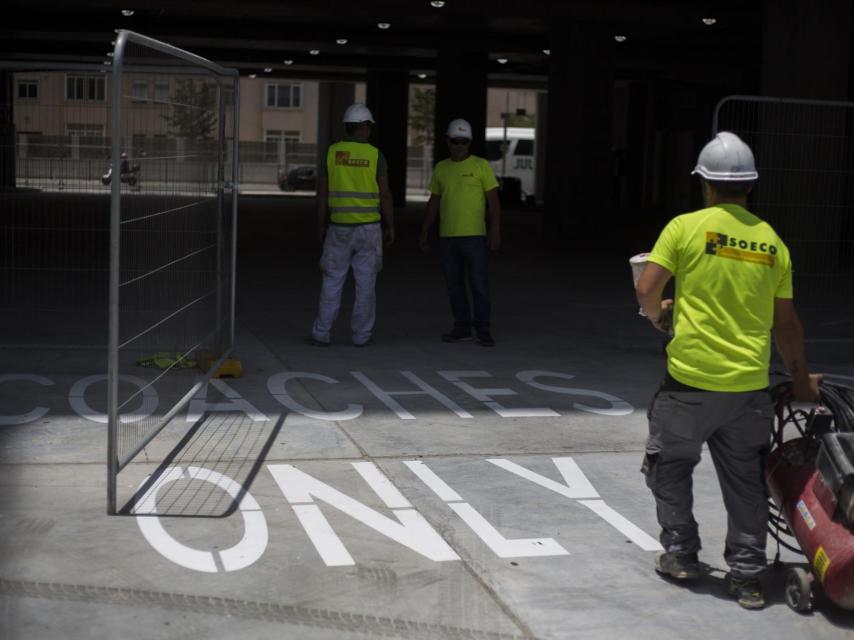 Trabajadores de la empresa española SOECO en una de las obras en Gibraltar.
