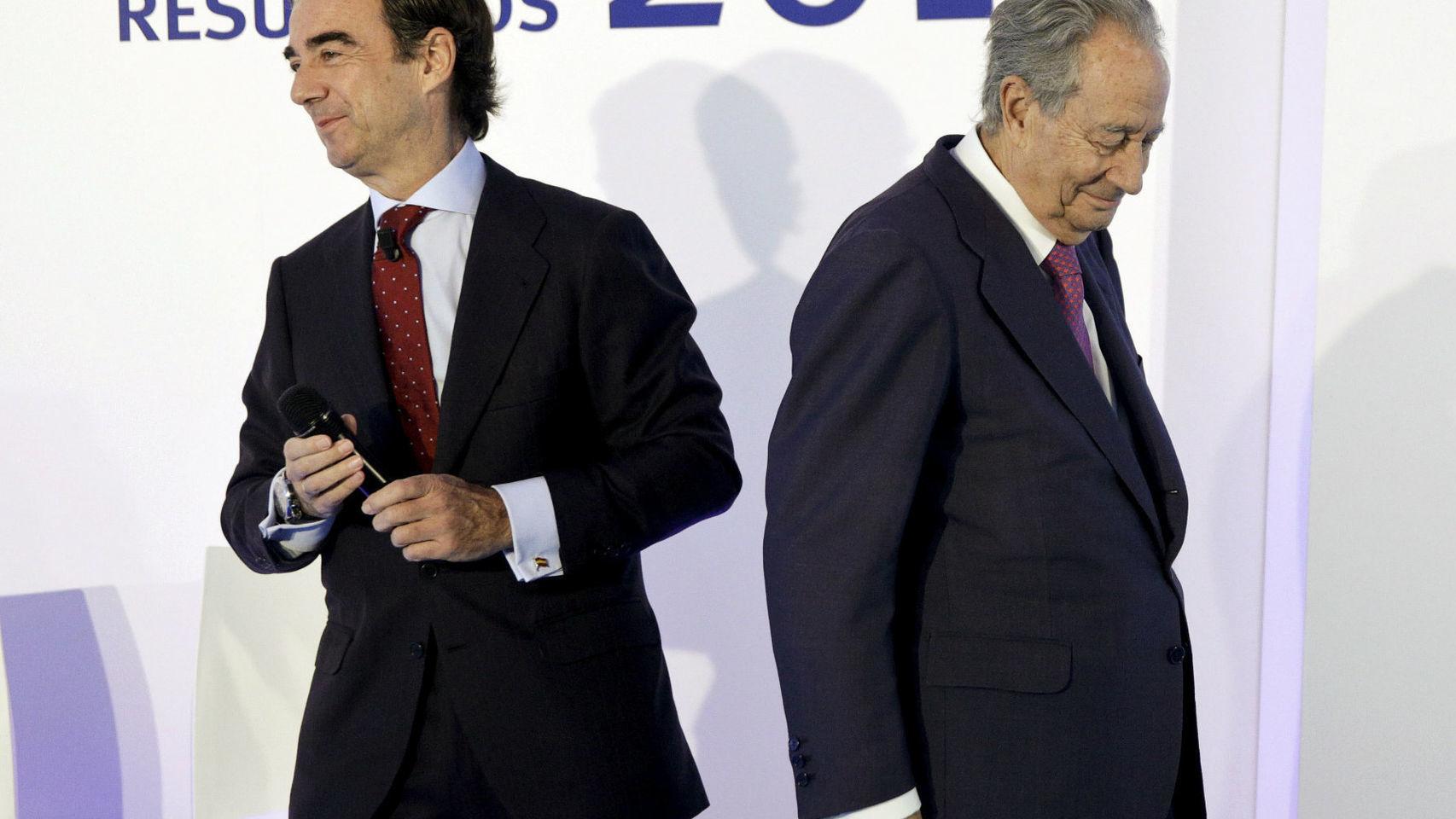 Juan Miguel Villar Mir de Fuentes (izq), junto a su padre.