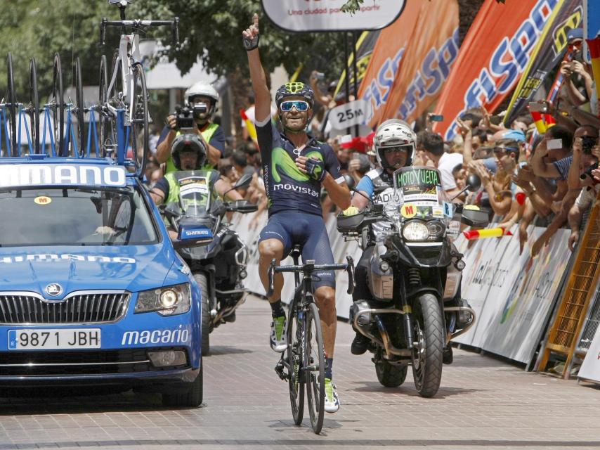 Rojas en el momento de cruzar la meta como ganador.