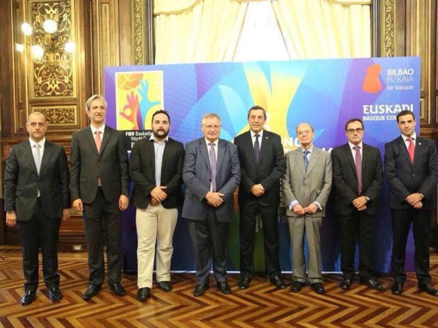 Aguado (segundo por la derecha) en un acto de la Copa del Mundo 2014.