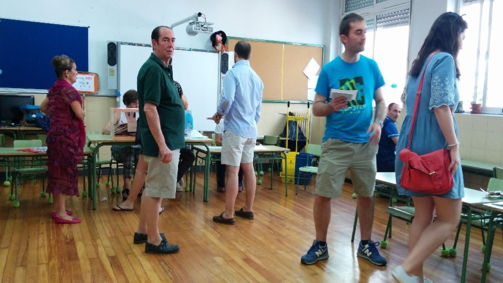 La gente de camino a votar