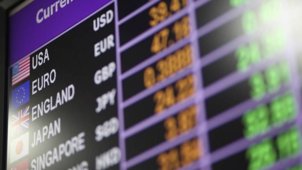 Cómo seguir el cambio de divisas en Android