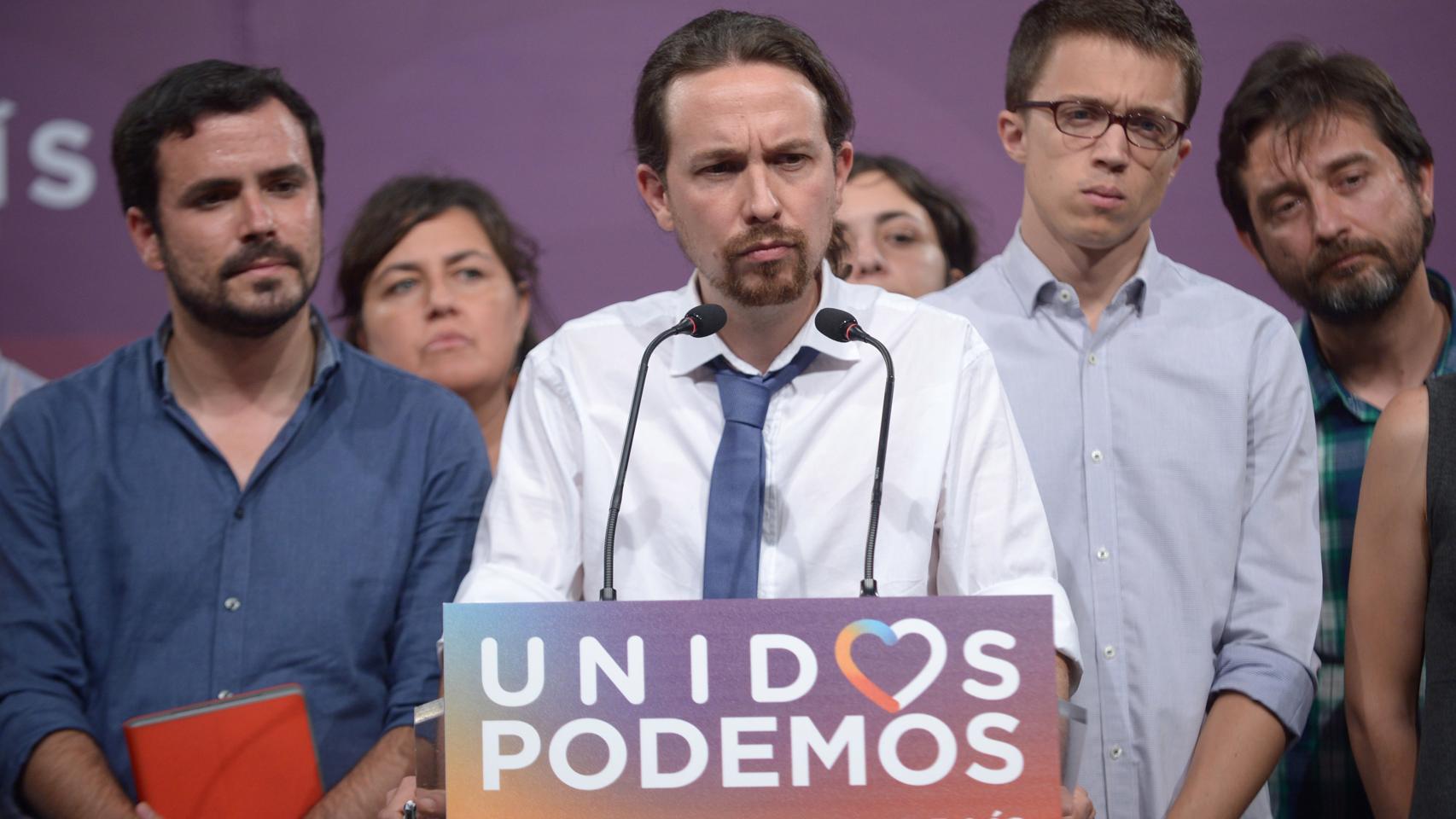 Pablo Iglesias con cara de interesante analiza los resultados