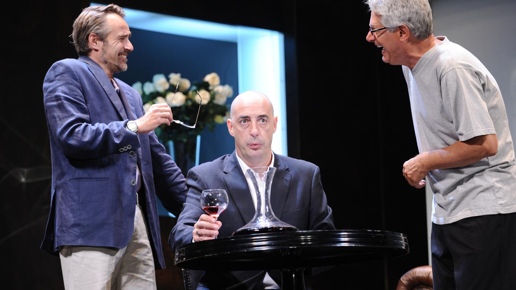 Félix Álvarez durante la representación teatral de 'La cena de los idiotas'