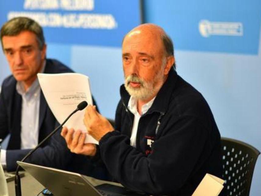 El antropólogo forense Francisco Etxeberria y el secretario general de paz y convivencia del Gobierno Vasco, Jonan Fernández.