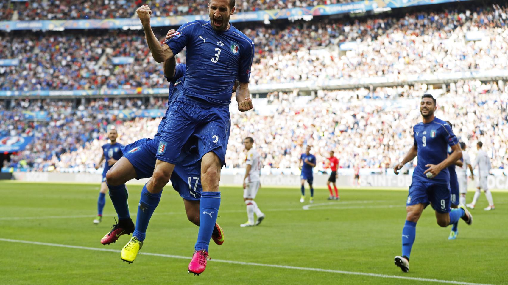 Chiellini celebra el 1-0 tras un rechace de De Gea.
