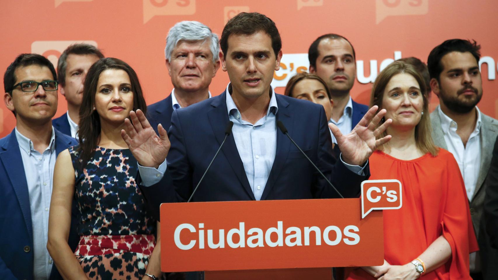 Rivera asegura que no apoyará un Gobierno presidido por Rajoy: “Para eso ya está el PSOE”