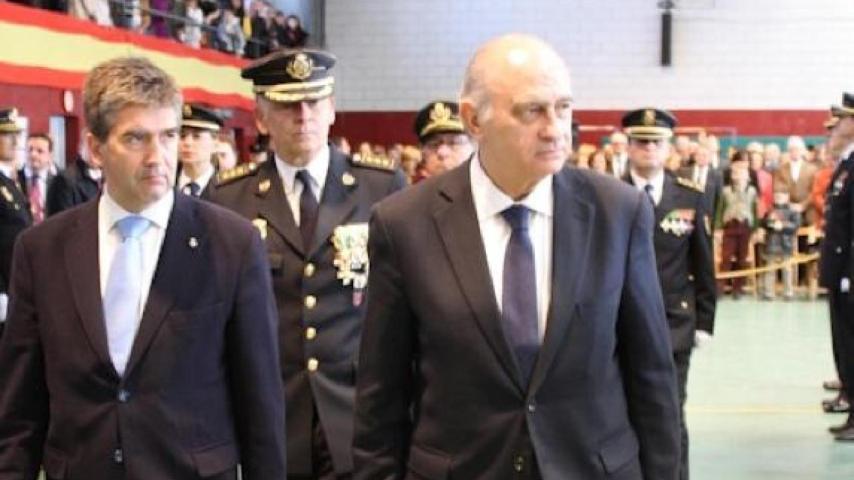 La antigua cúpula de la Policía y el ministro del Interior.