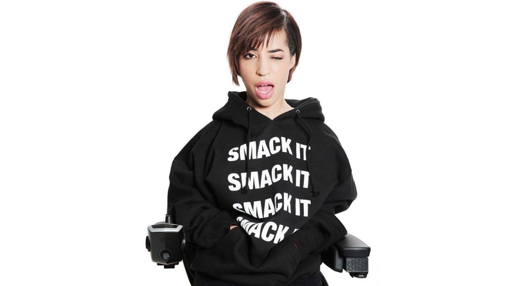 Imagen de la firma de Beyonce protagonizada por la modelo Jillian Mercado.