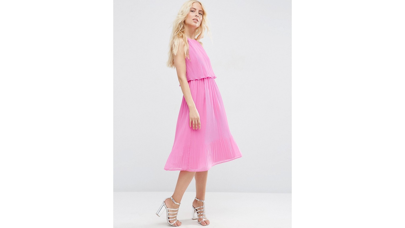 Vestido a media pierna plisado de doble capa de ASOS (44,99 Euros).