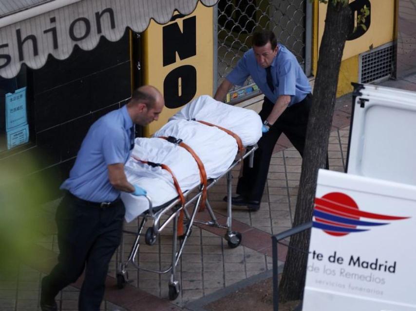 Investigan en cinco direcciones para resolver el crimen del bufete de Usera