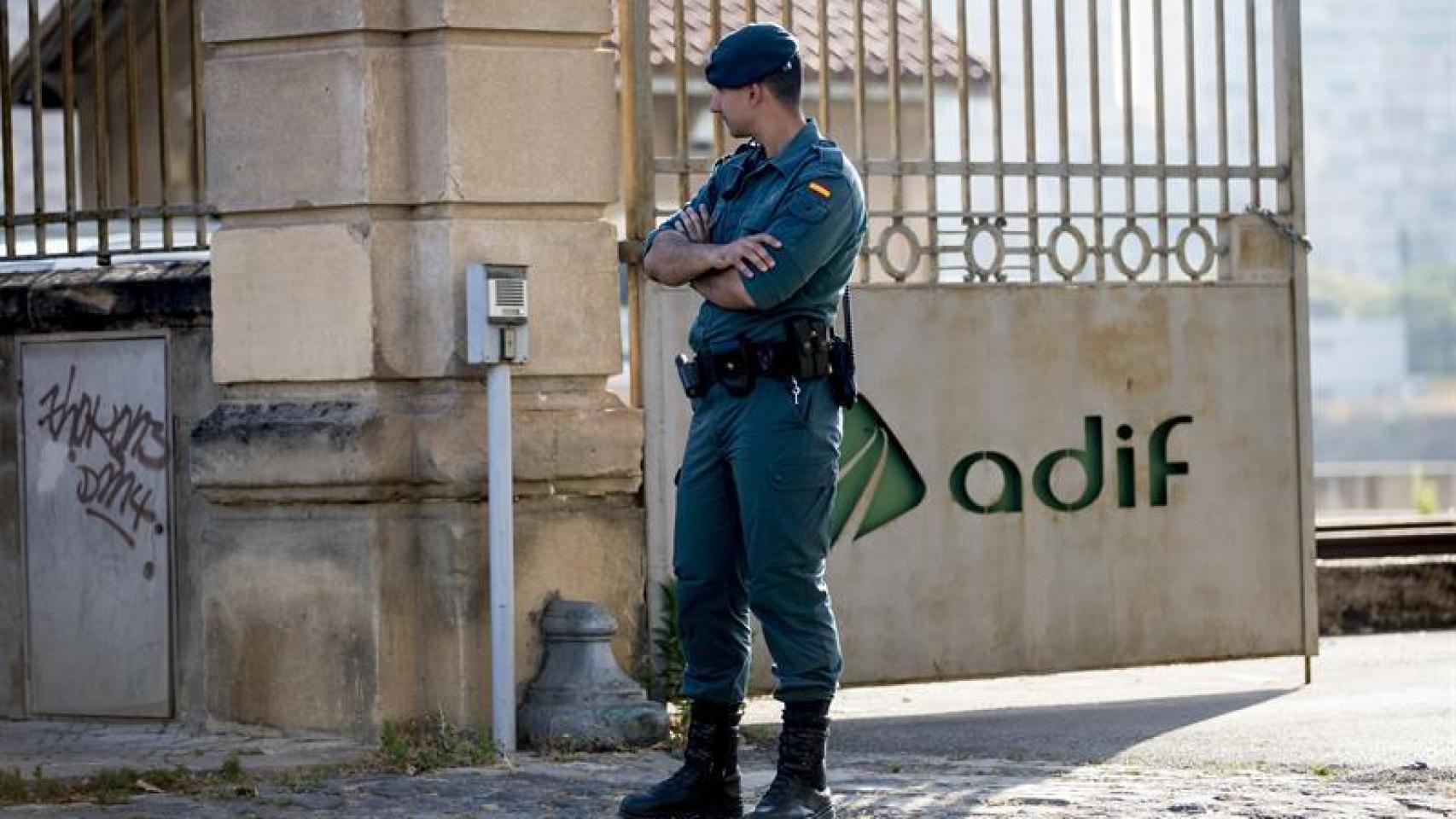 La Guardia Civil durante la operación.