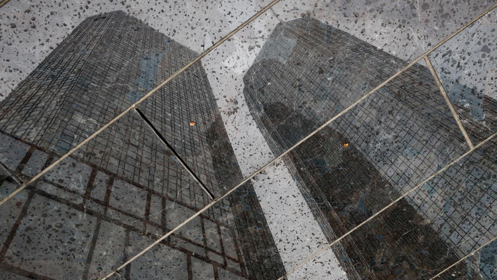 Reflejo de la sede de Deutsche Bank.