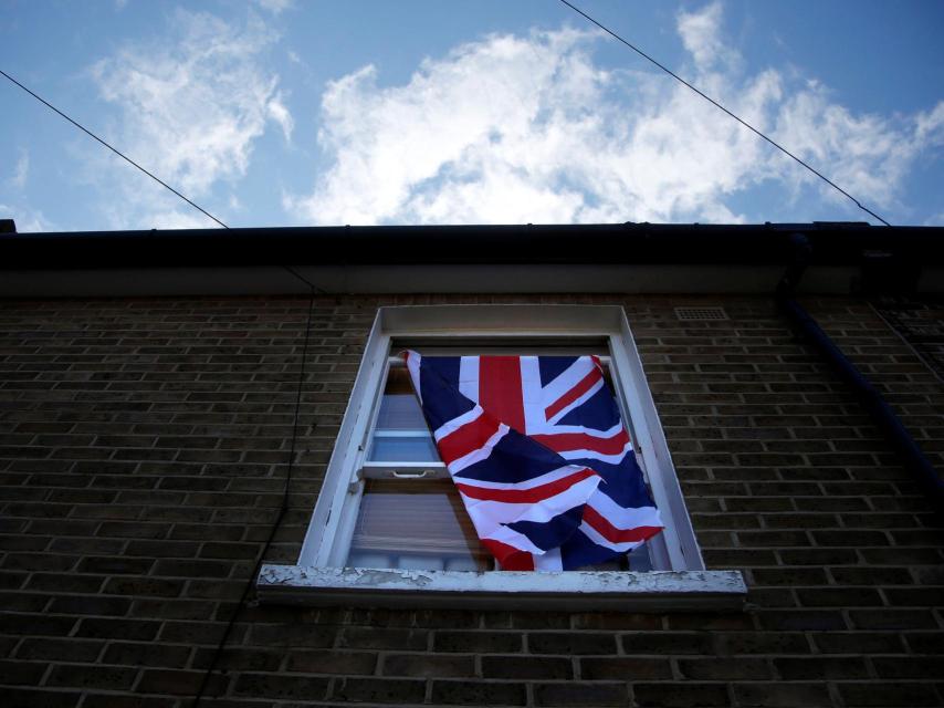 David Cameron ha denunciado el brote de violencia racista.