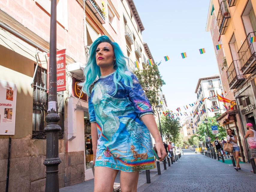 La Prohibida, icono gay a nivel mundial, posa para EL ESPAÑOL en el barrio de Chueca.