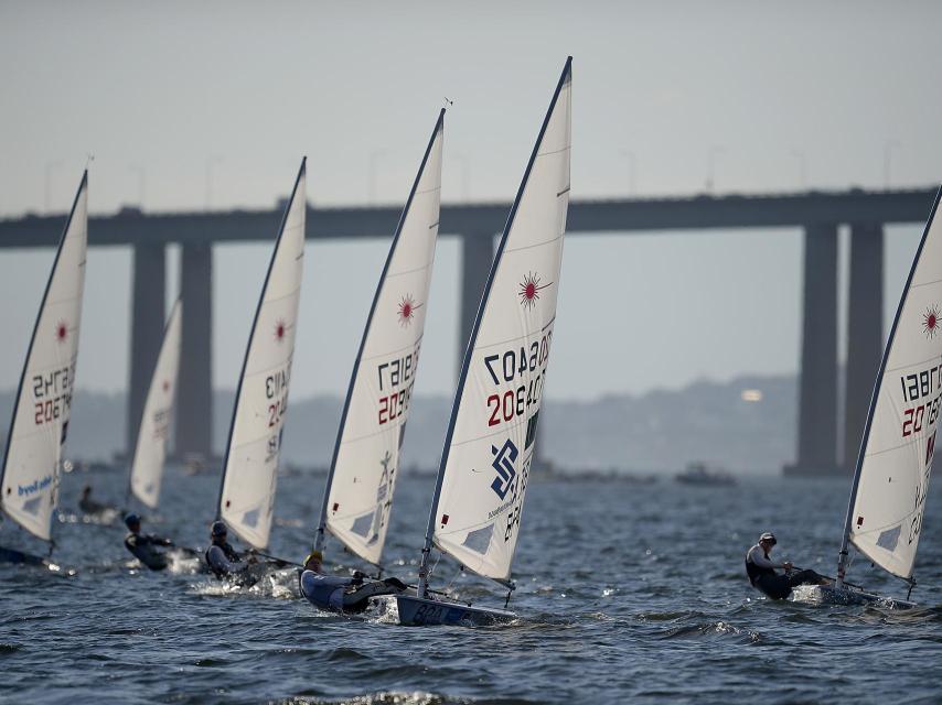 Competición de vela en la Bahía de Guanabara