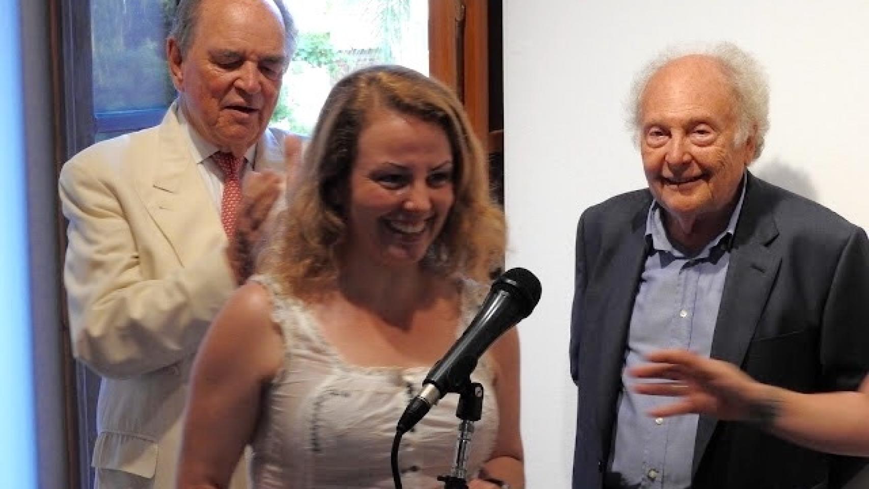 La pintora con Eduardo Punset en el momento de la presentación de la exposición