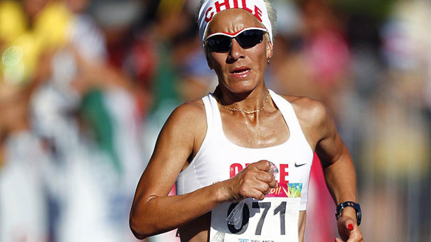 Érika Olivera durante la disputa de una carrera.