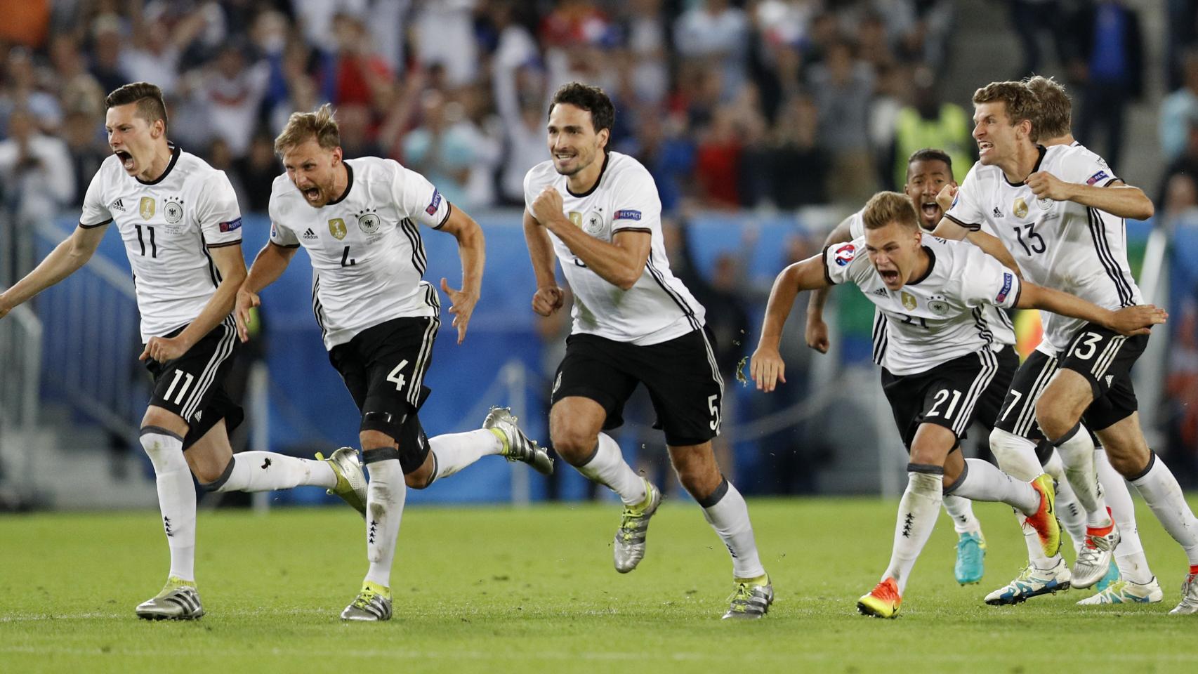 Los jugadores alemanes celebran el pase a semifinales.