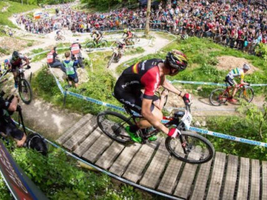 David Valero en plena subida.