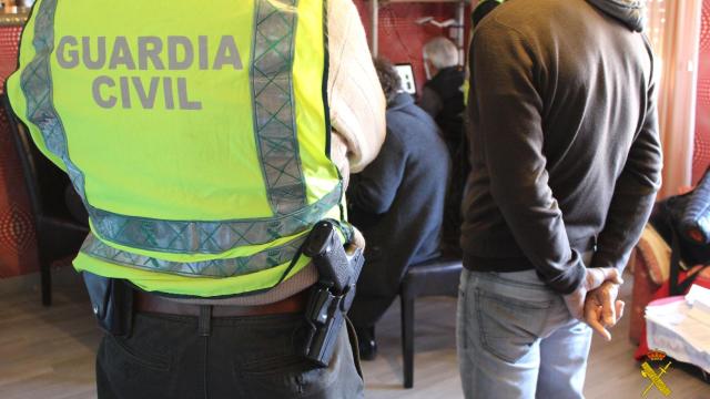 Imágenes de la detención por distribuir material de pornografía infantil.