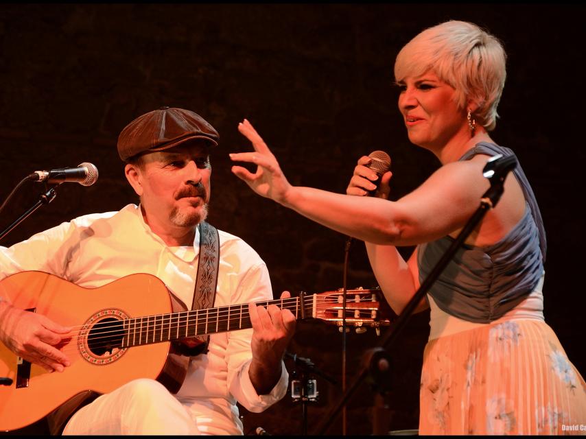 Javier Ruibal junto a Pasión Vega.