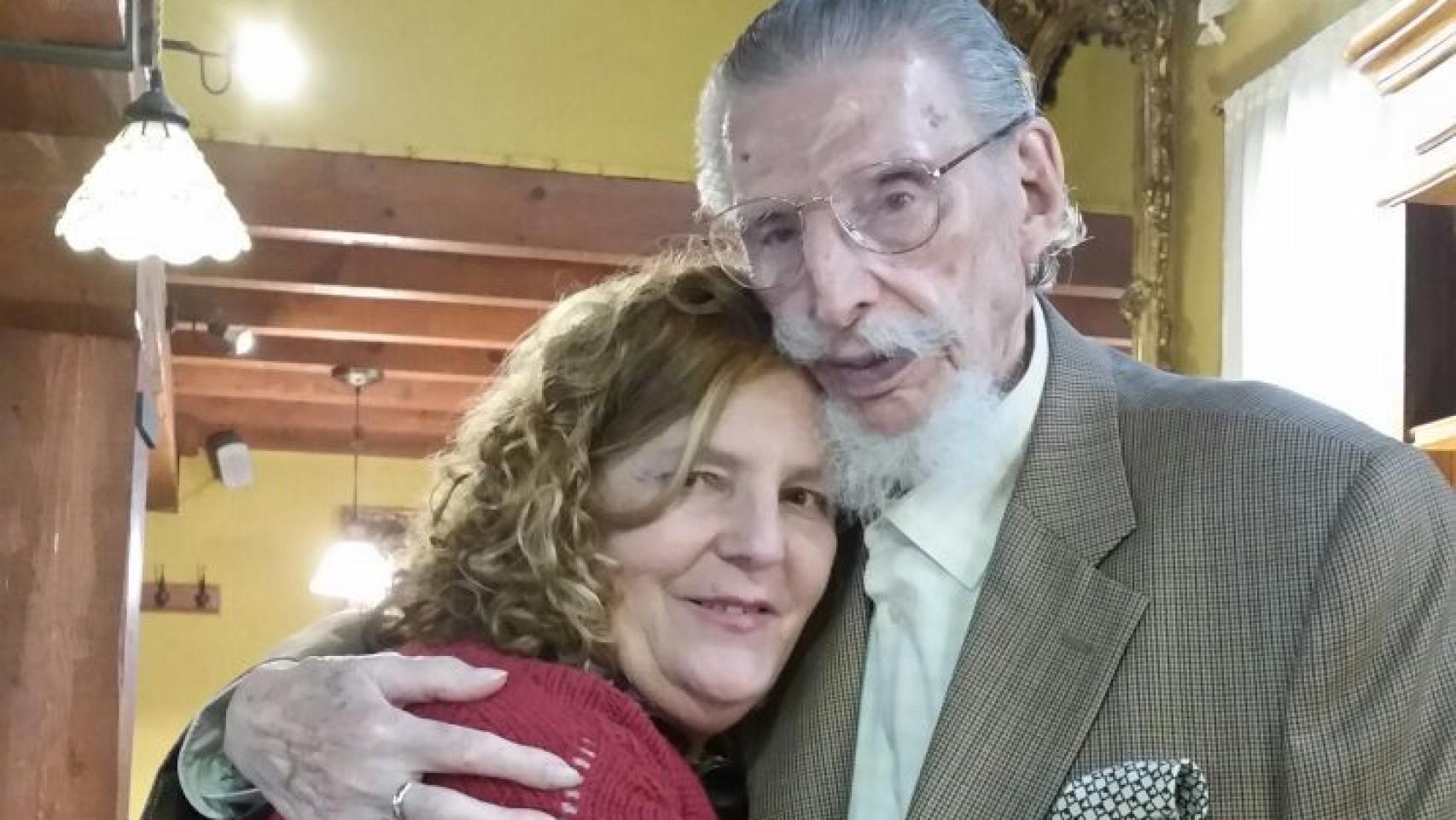 Leandro de Borbón con su hija Blanca en una foto perteneciente al álbum familiar