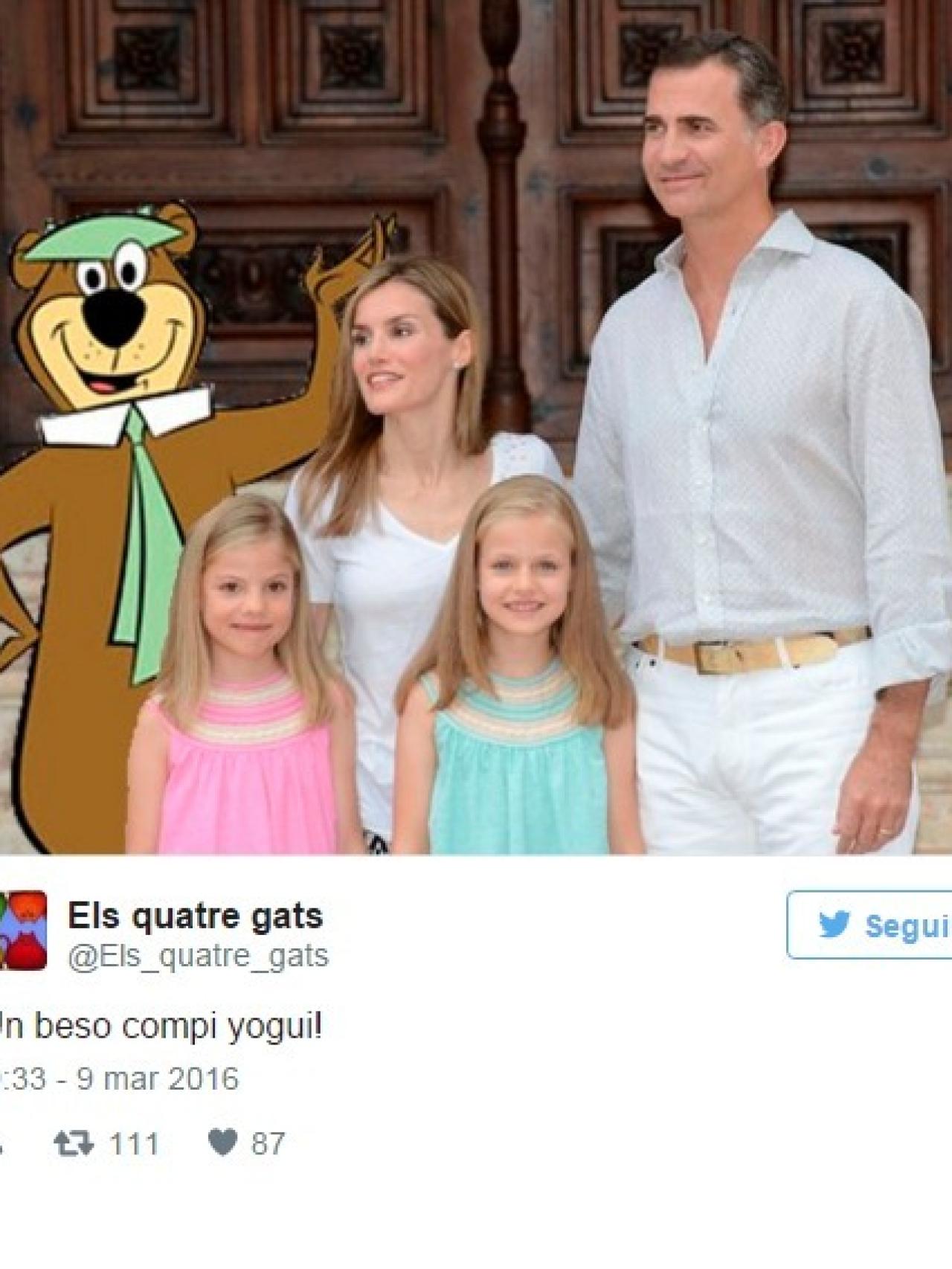 La familia junto al oso Yogui