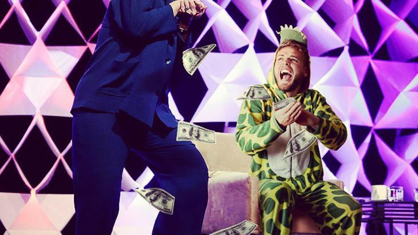 Clinton, un espectáculo en el escenario