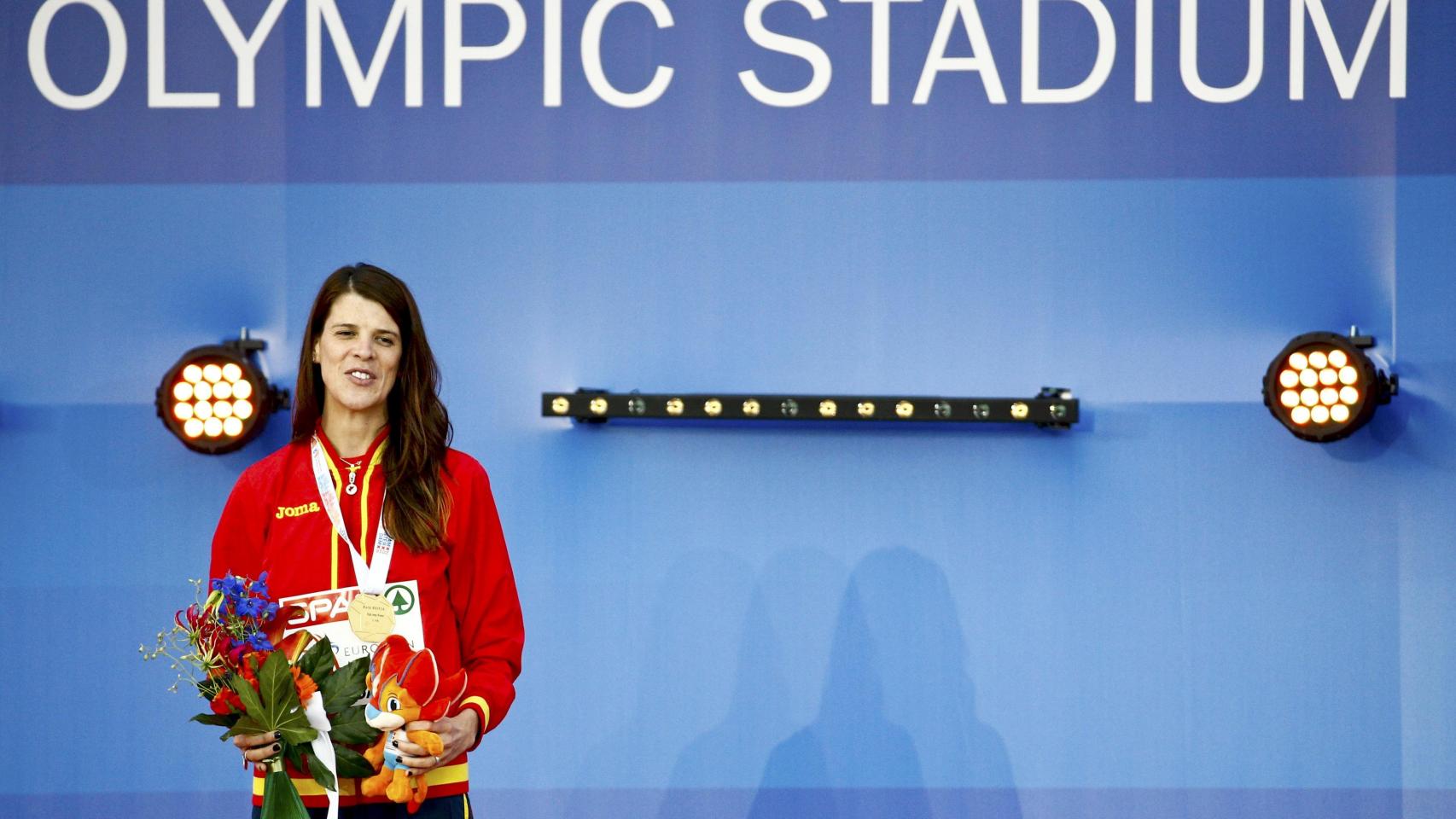 Ruth Beitia con su medalla de oro en el Europeo.