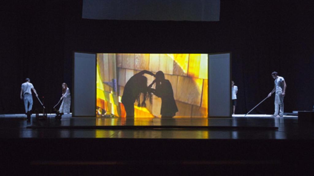 Image: Joan Jonas y el pastel de milhojas