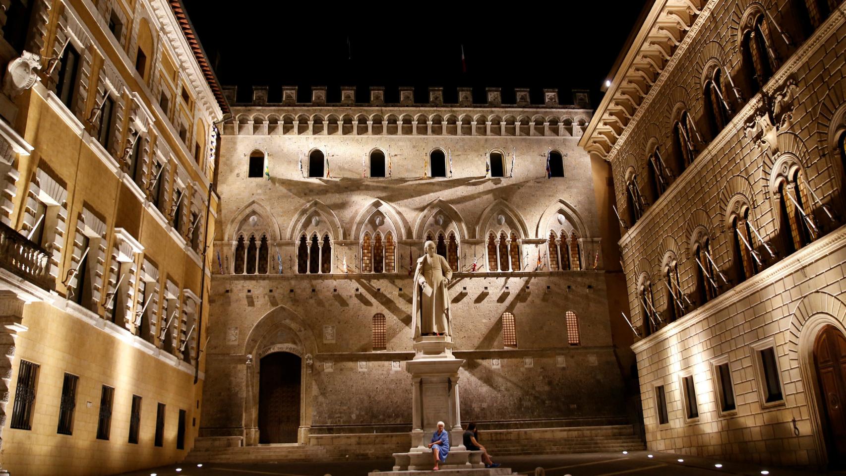 Entrada a la sede de Monte dei Paschi en Siena.