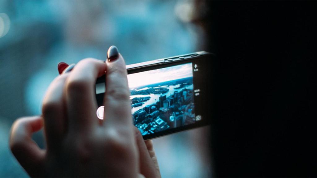 10 consejos para usar el móvil para este verano: en la piscina, en la playa, de viaje…