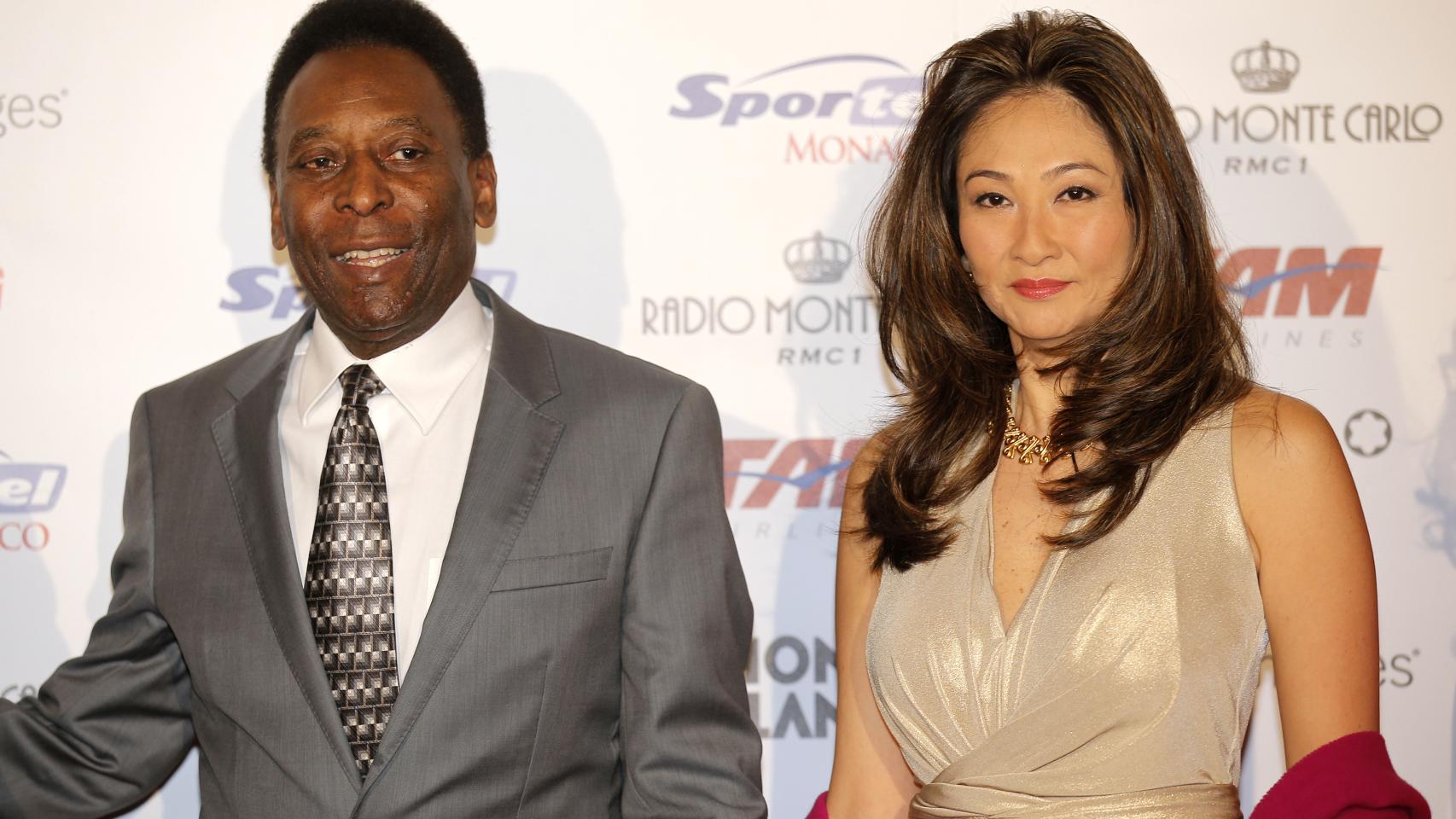 Pelé y su ya mujer, en un acto oficial