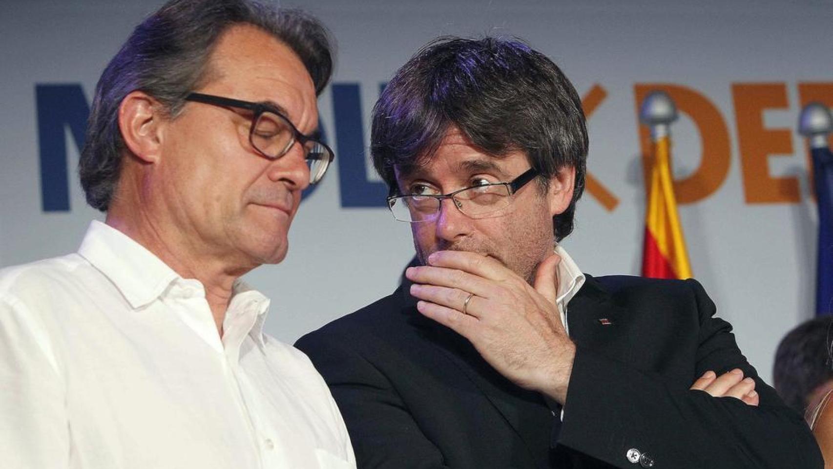 Artur Mas, junto a su sucesor, Carle Puigdemont