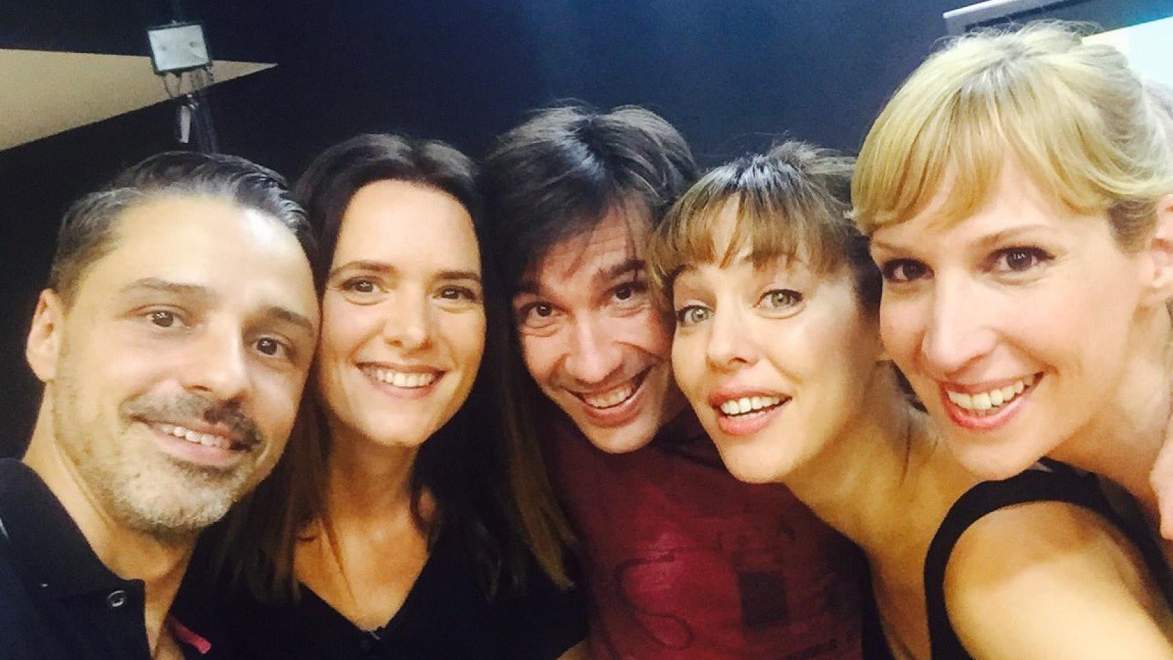 Fotografía del reencuentro de los actores de Compañeros.