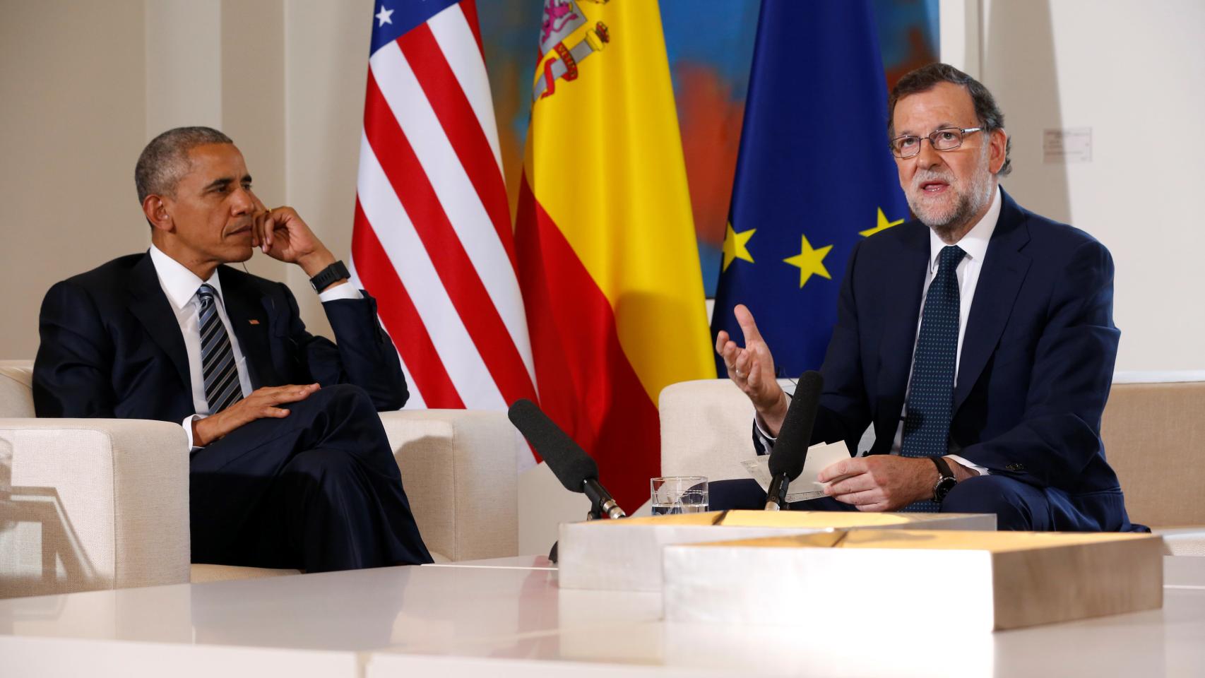 Ambos mandatarios responden a los periodistas tras su reunión.