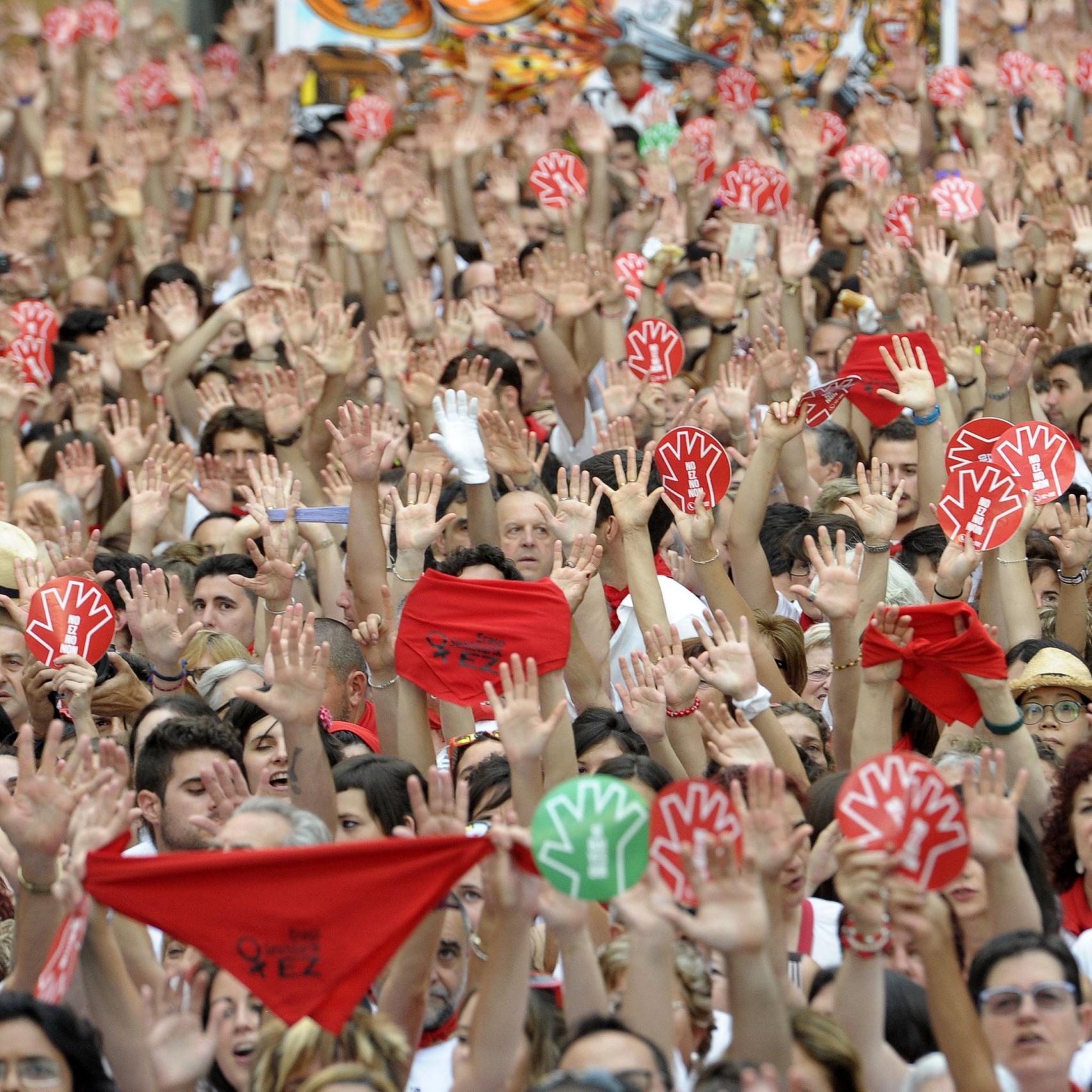 Miles de personas salieron a la calle el 7 de julio para condenar la violación de la noche anterior.