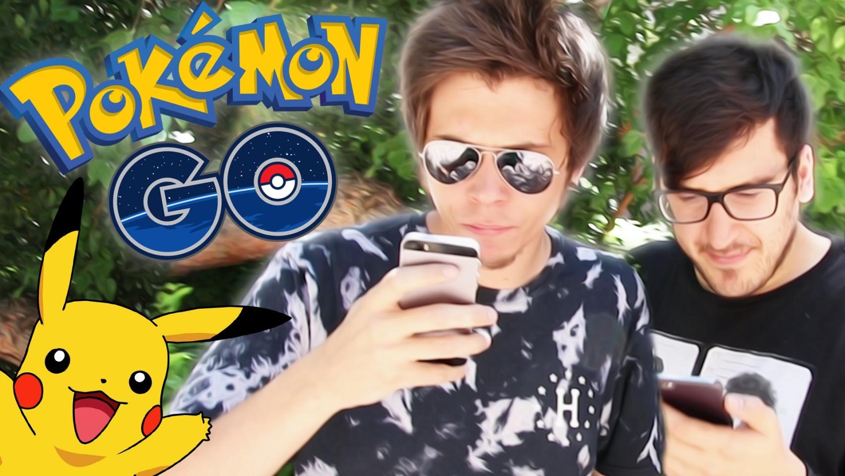 Los 'youtubers' El Rubius y Mangel probando el juego.