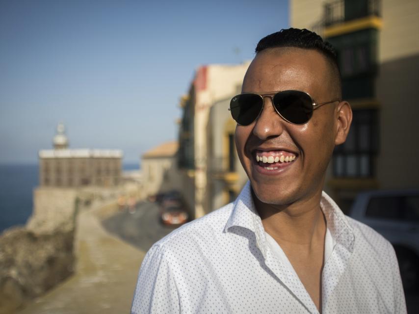 El chico saharaui siempre se muestra risueño pese a su dramática infancia.